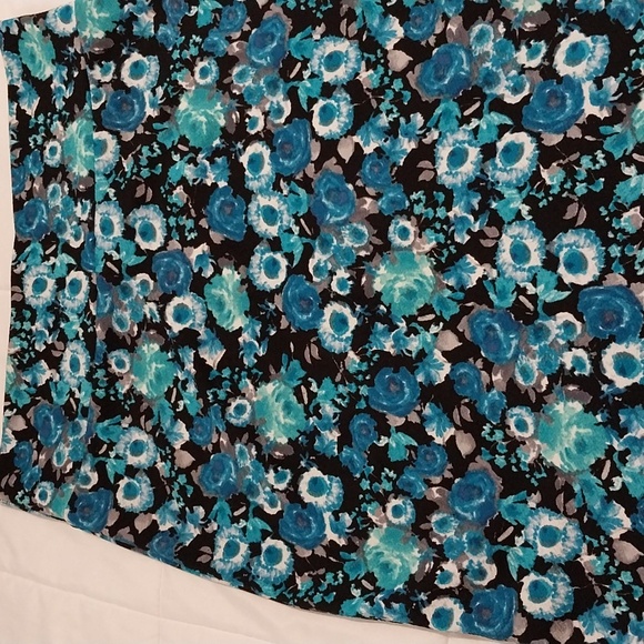 LulaRoe short pencil skirt blue black gray and white size M - Picture 3 of 3